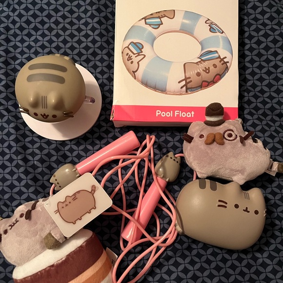 Pusheen collection - over 25 items, most are new and unused, a few with tags - Picture 5 of 7